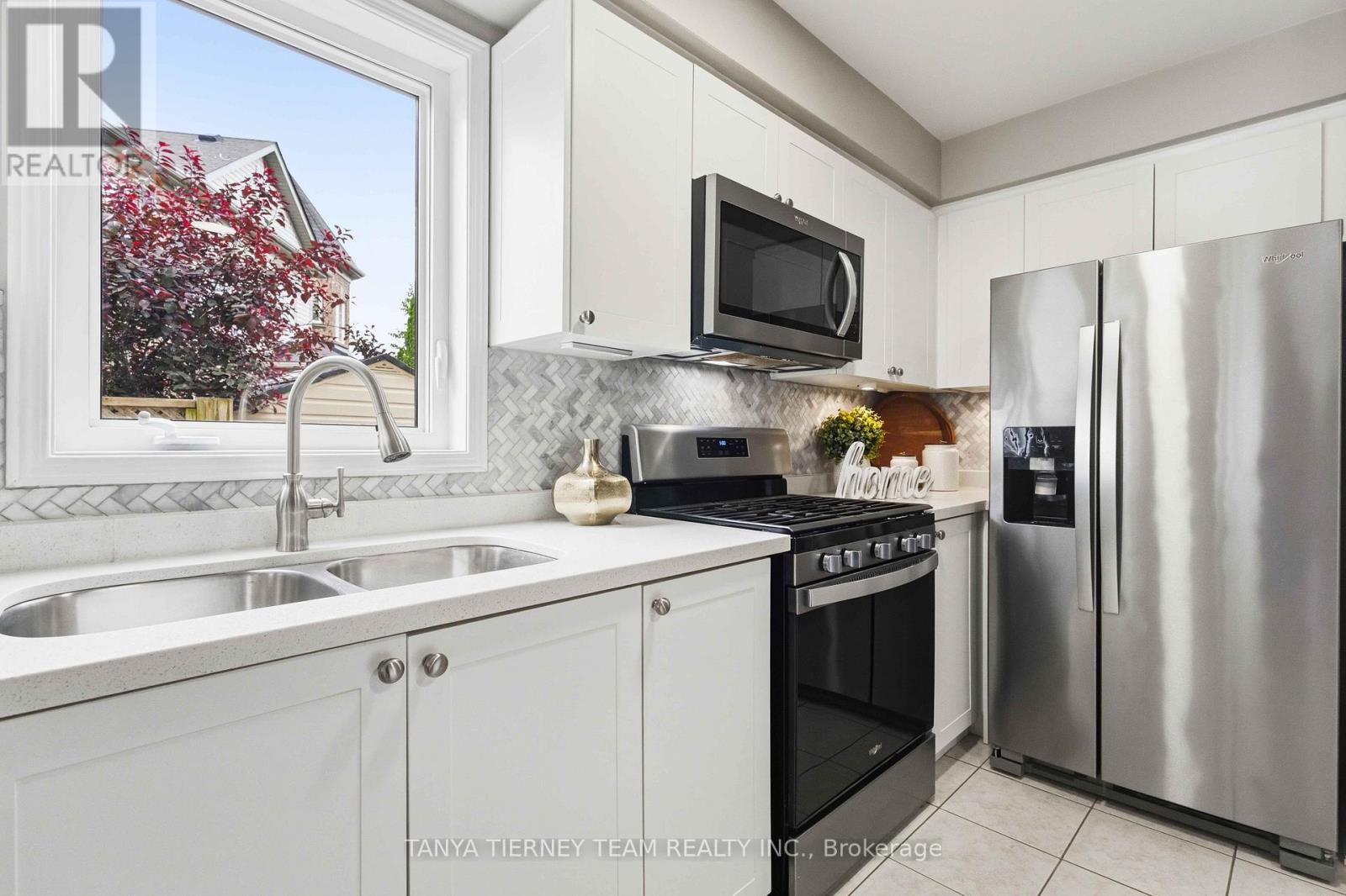 70 Tempo Way, Whitby, Ontario  L1M 1B7 - Photo 17 - E13489406