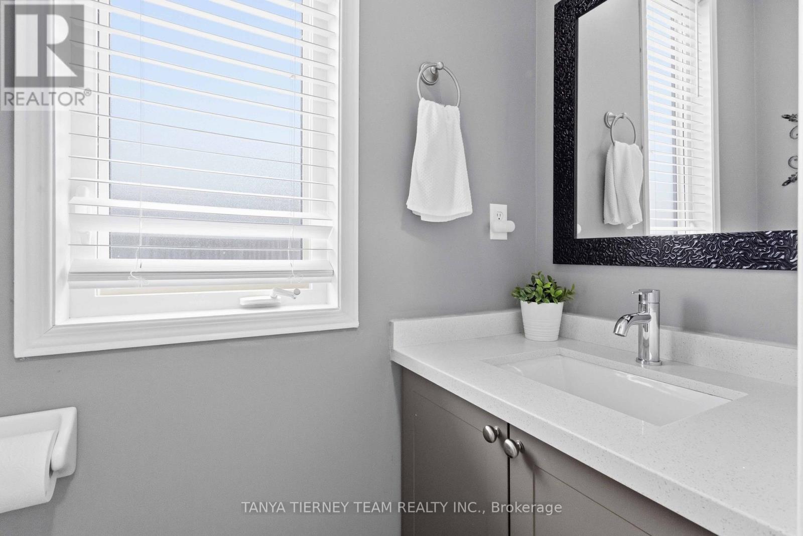 70 Tempo Way, Whitby, Ontario  L1M 1B7 - Photo 25 - E13489406