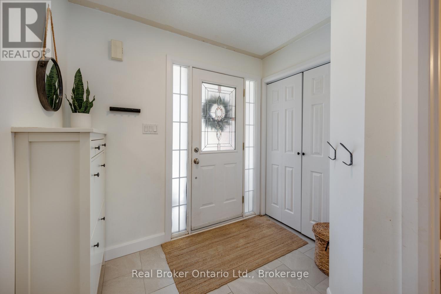 9 Candlebrook Drive, Whitby, Ontario  L1R 2V4 - Photo 6 - E13489726