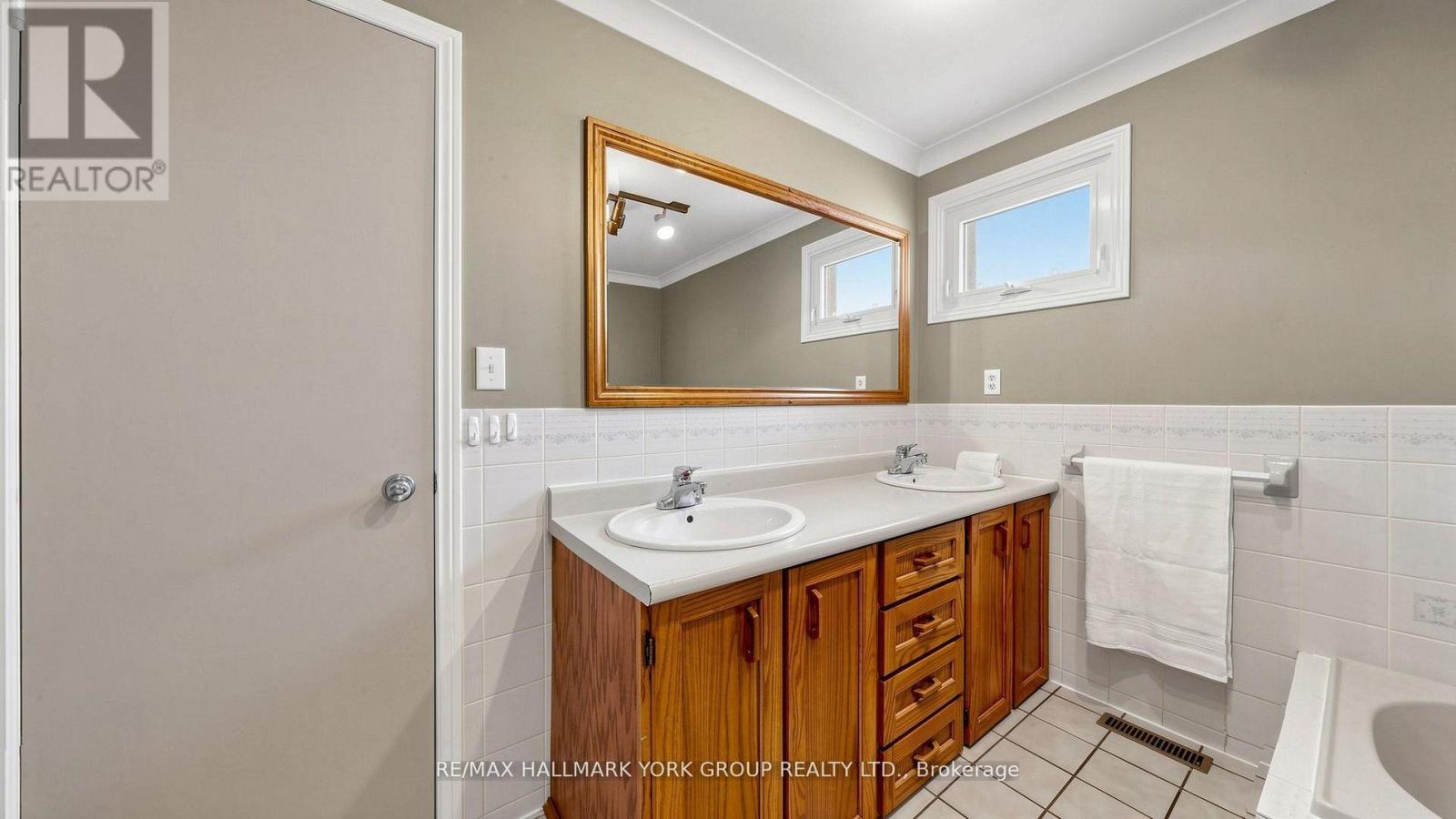 65 Porter Street, Bradford West Gwillimbury, Ontario  L3Z 1E9 - Photo 15 - N13487778