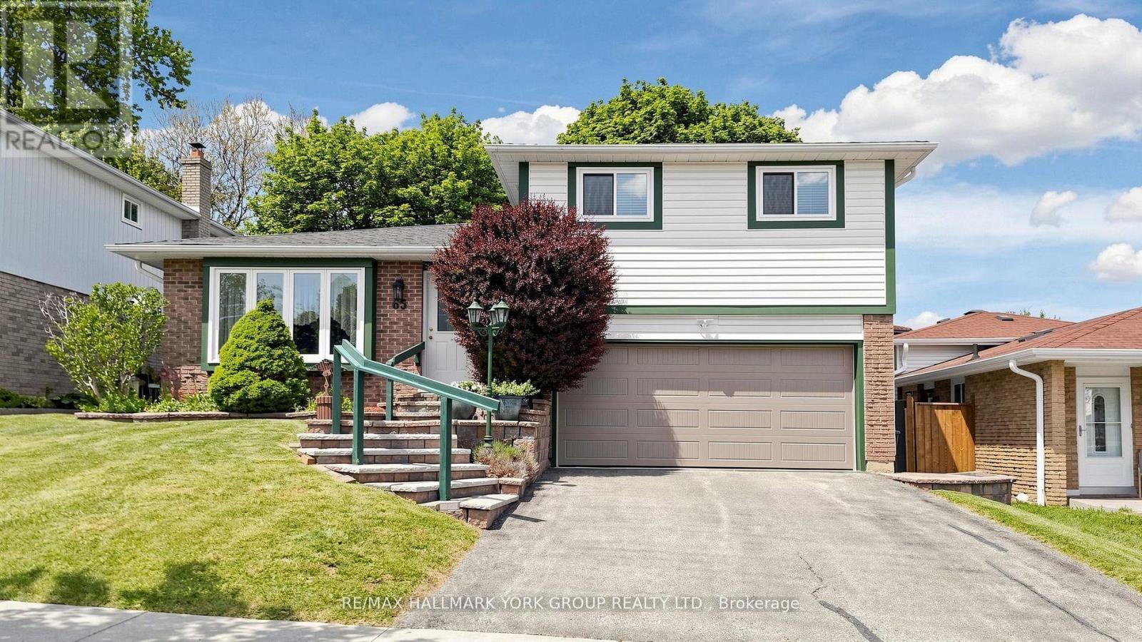 65 Porter Street, Bradford West Gwillimbury, Ontario  L3Z 1E9 - Photo 2 - N13487778