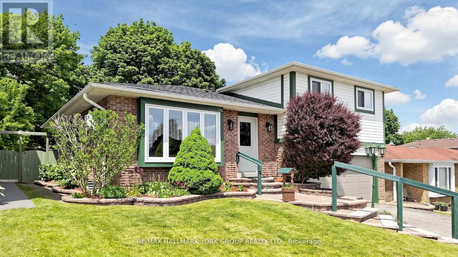 65 Porter Street, Bradford West Gwillimbury, Ontario  L3Z 1E9 - Photo 3 - N13487778