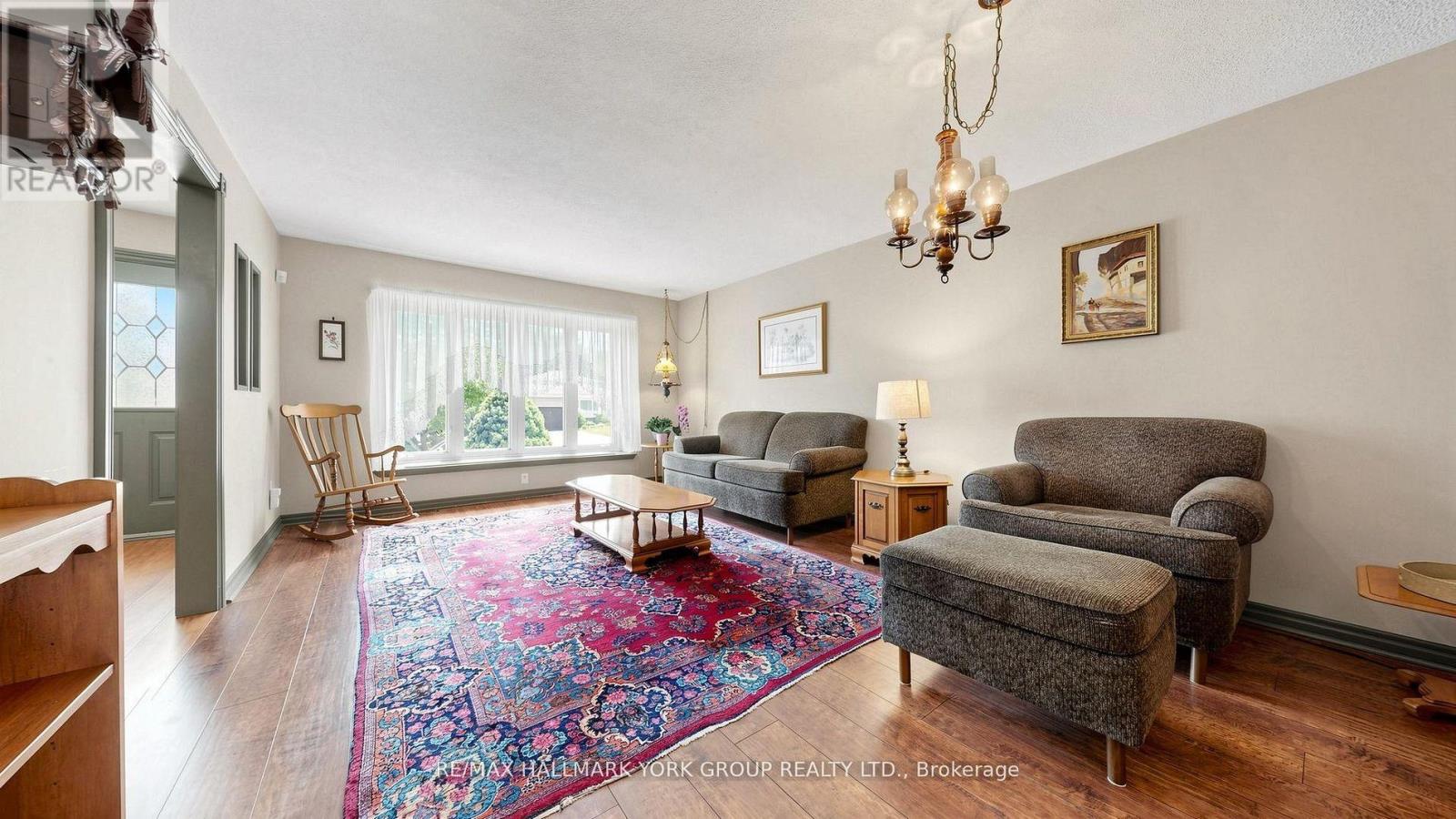 65 Porter Street, Bradford West Gwillimbury, Ontario  L3Z 1E9 - Photo 4 - N13487778