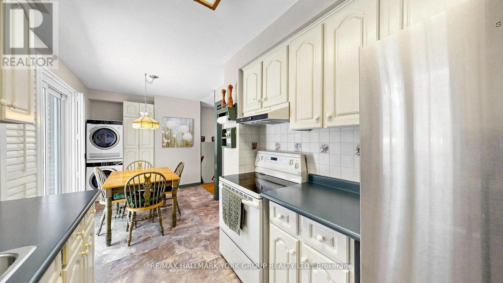 65 Porter Street, Bradford West Gwillimbury, Ontario  L3Z 1E9 - Photo 7 - N13487778