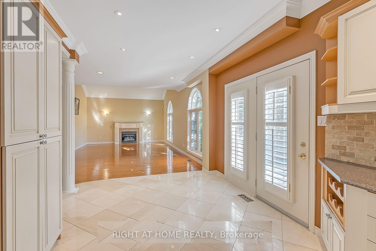 307 Sheridan Court, Newmarket, Ontario  L3Y 8P9 - Photo 11 - N13488162