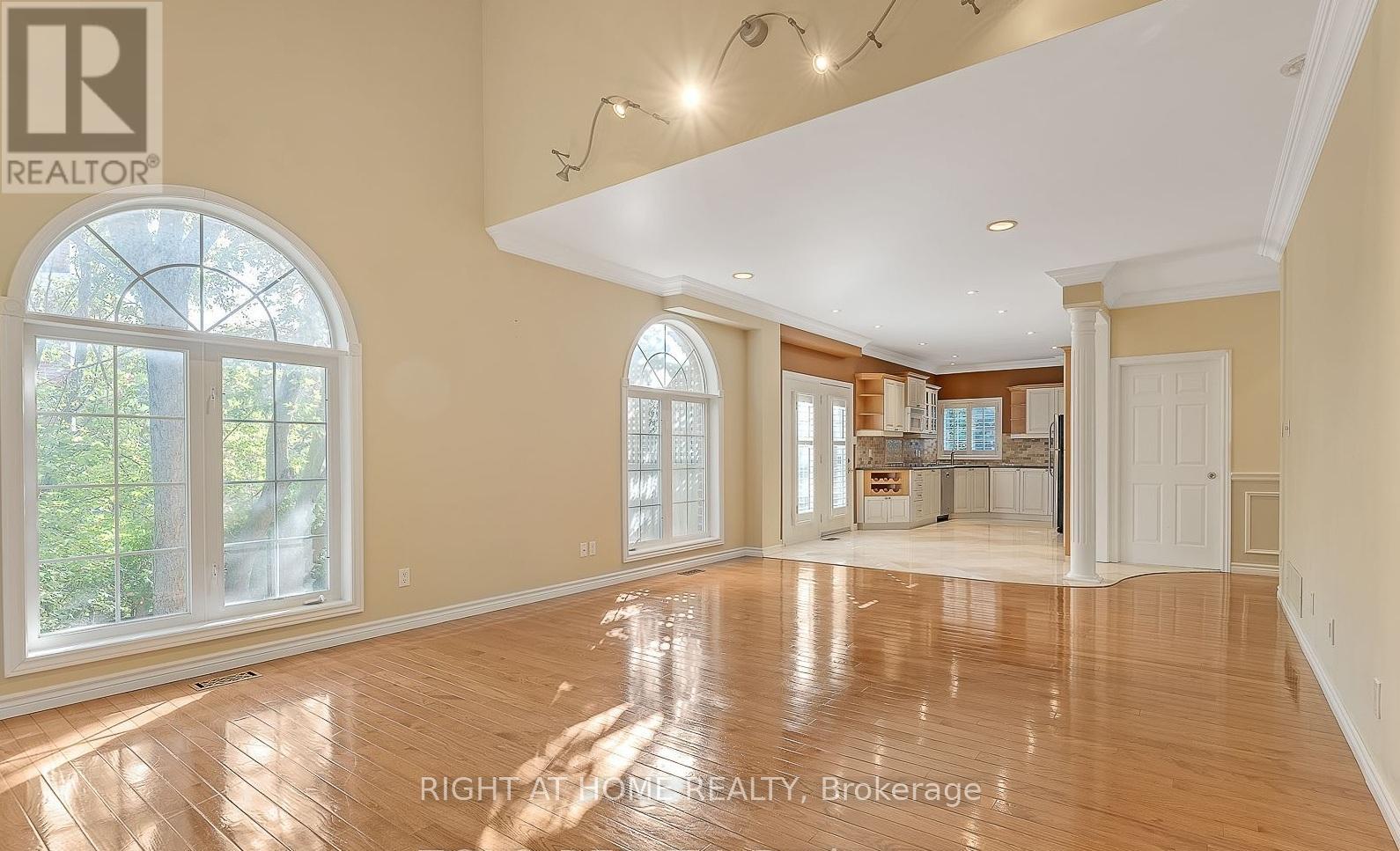 307 Sheridan Court, Newmarket, Ontario  L3Y 8P9 - Photo 4 - N13488162