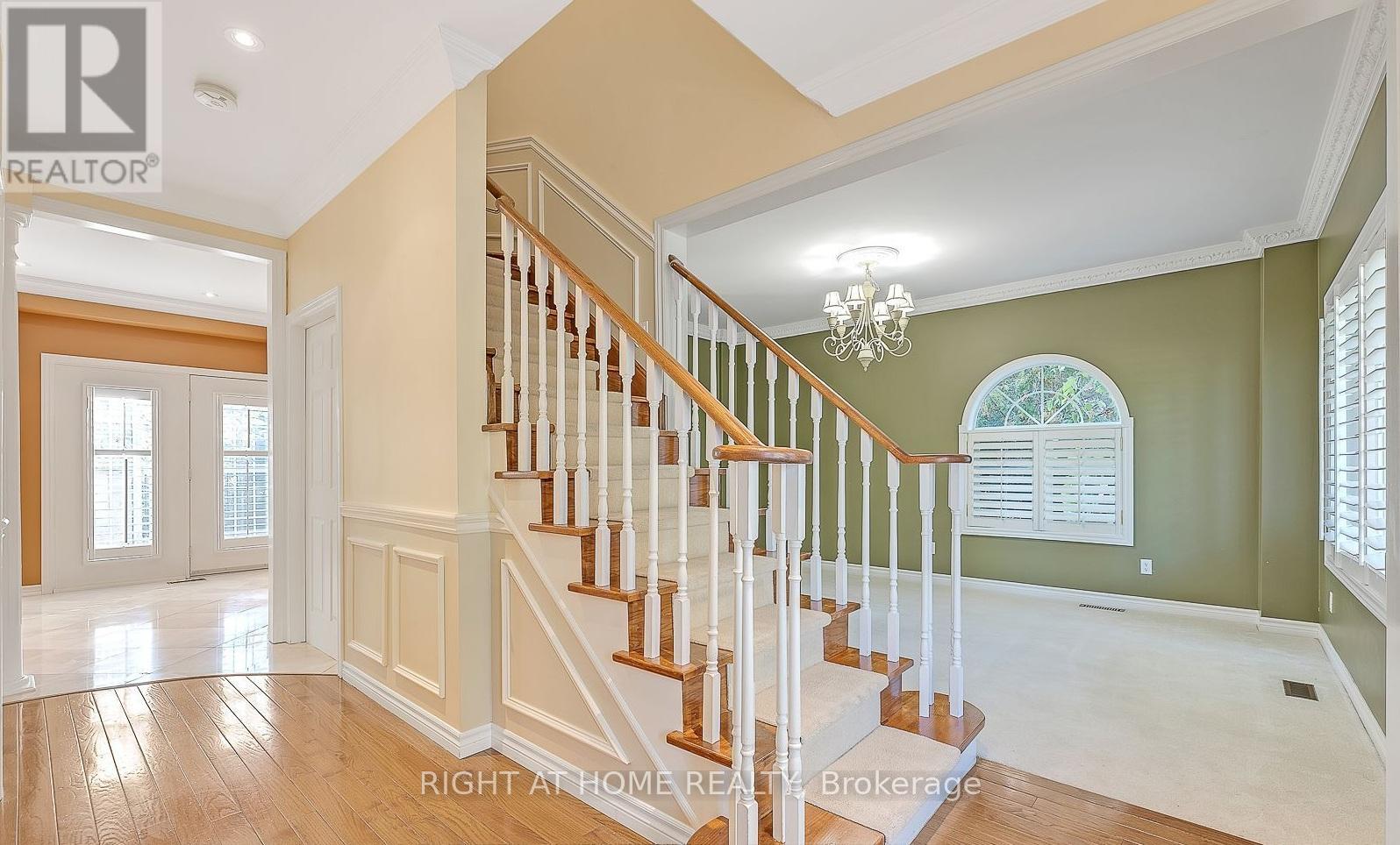 307 Sheridan Court, Newmarket, Ontario  L3Y 8P9 - Photo 5 - N13488162