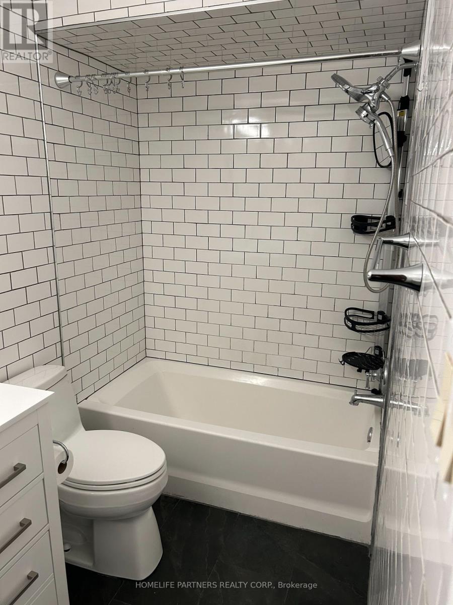 Upper - 17 Ashburn Crescent, Vaughan, Ontario  L4L 1G8 - Photo 11 - N13488434