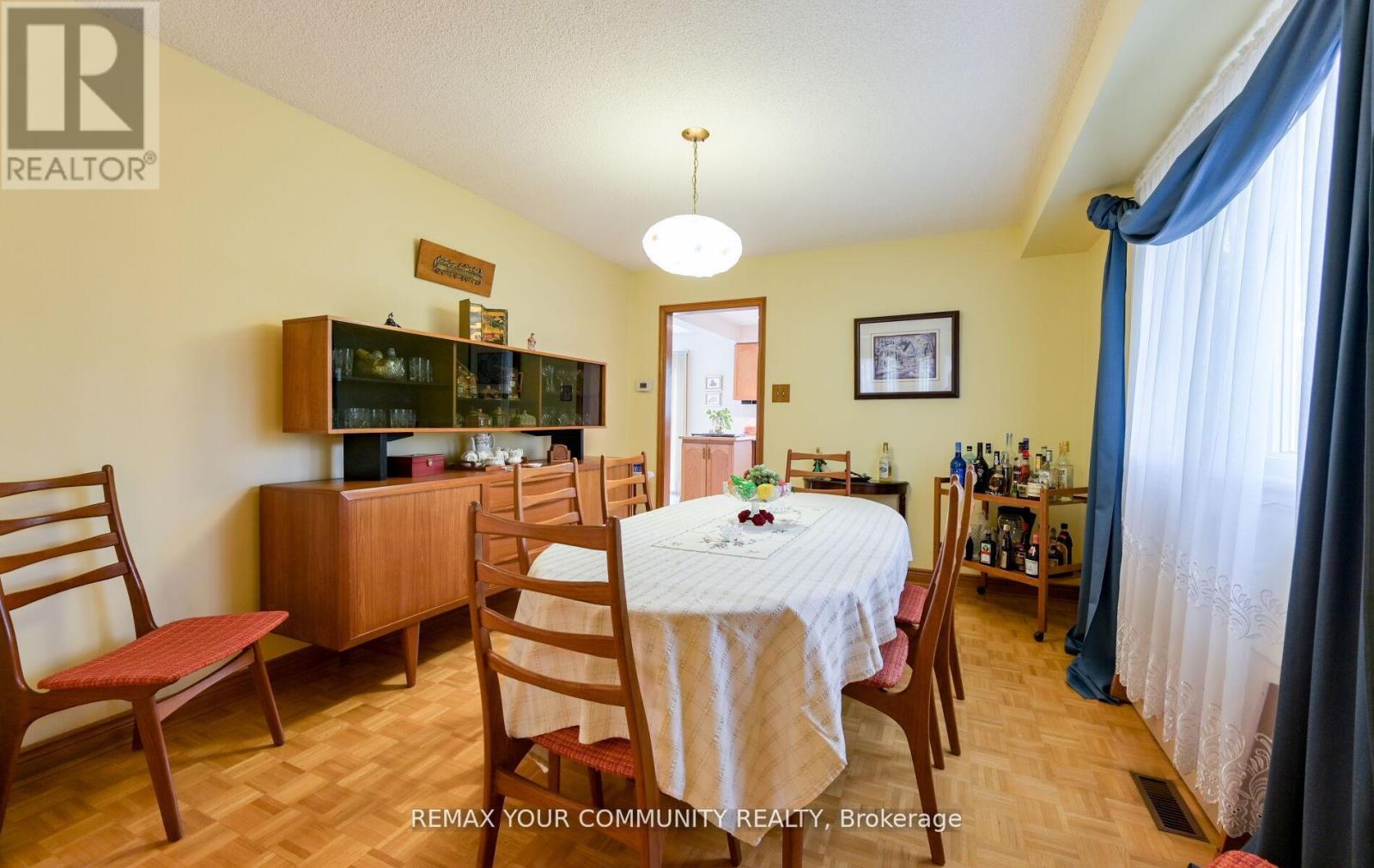 2 Ballard Crescent, Newmarket, Ontario  L3X 1S3 - Photo 6 - N13488530