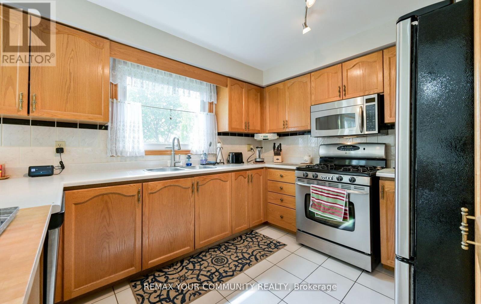 2 Ballard Crescent, Newmarket, Ontario  L3X 1S3 - Photo 8 - N13488530