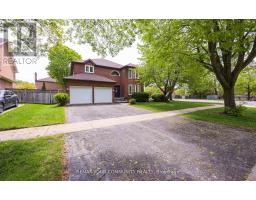 2 BALLARD CRESCENT, Newmarket, Ontario