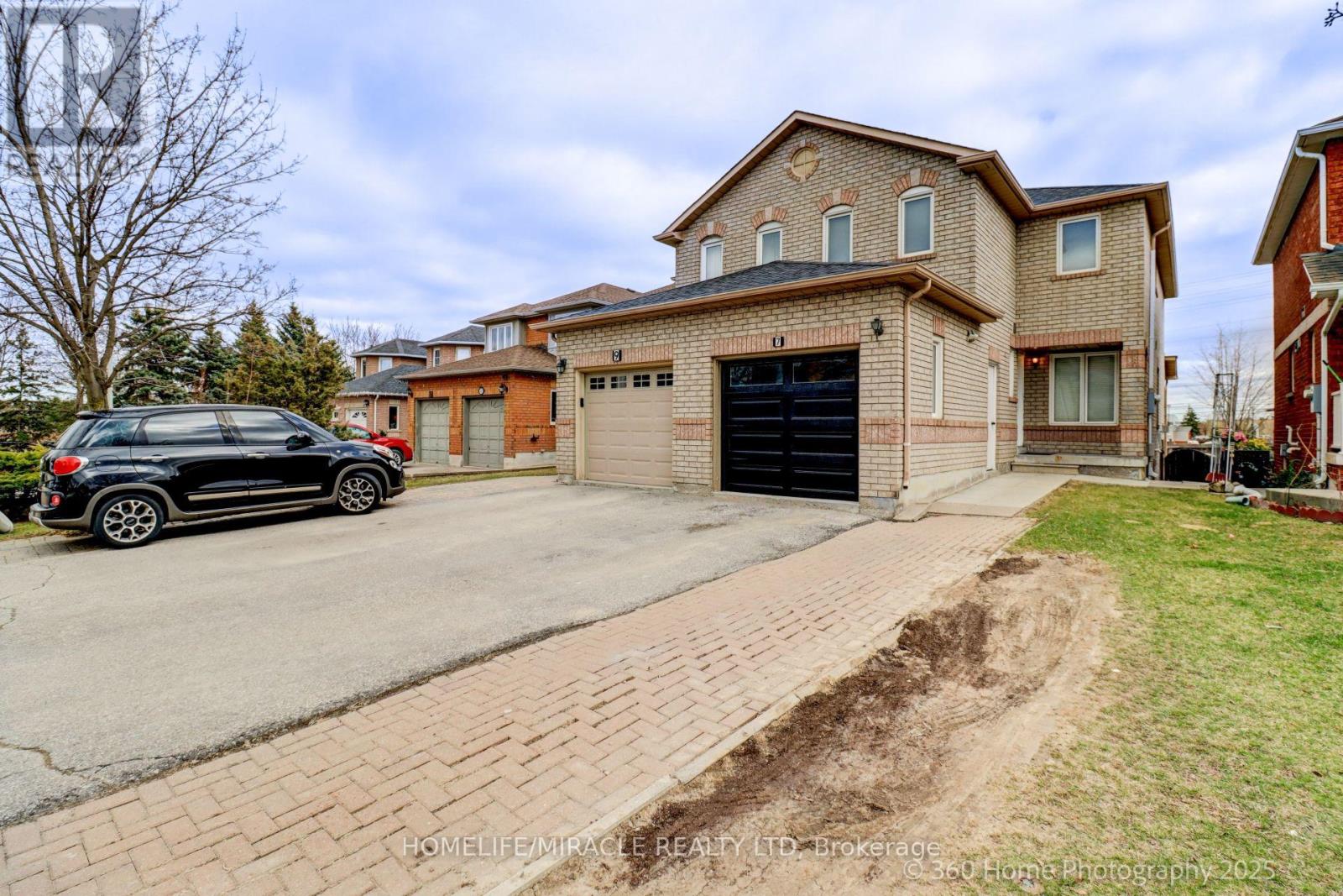 7 Creekwood Court, Vaughan, Ontario  L4L 9E6 - Photo 2 - N13488640