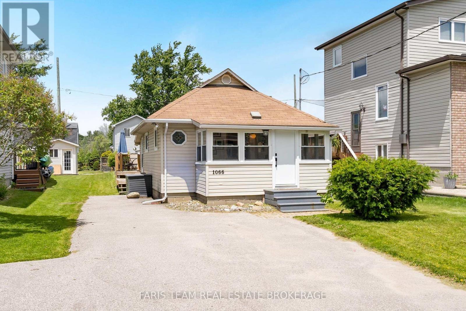 1066 WOOD STREET, Innisfil, Ontario