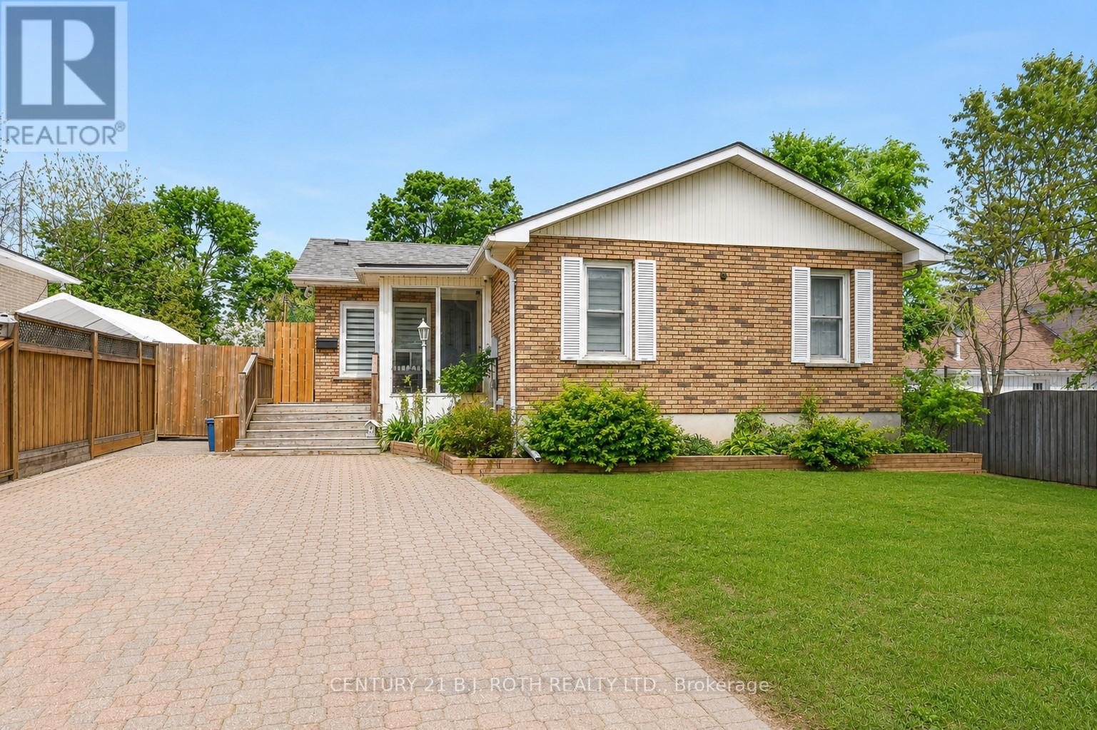 7 Wesley Street, Barrie, Ontario  L4N 2A4 - Photo 1 - S13488806