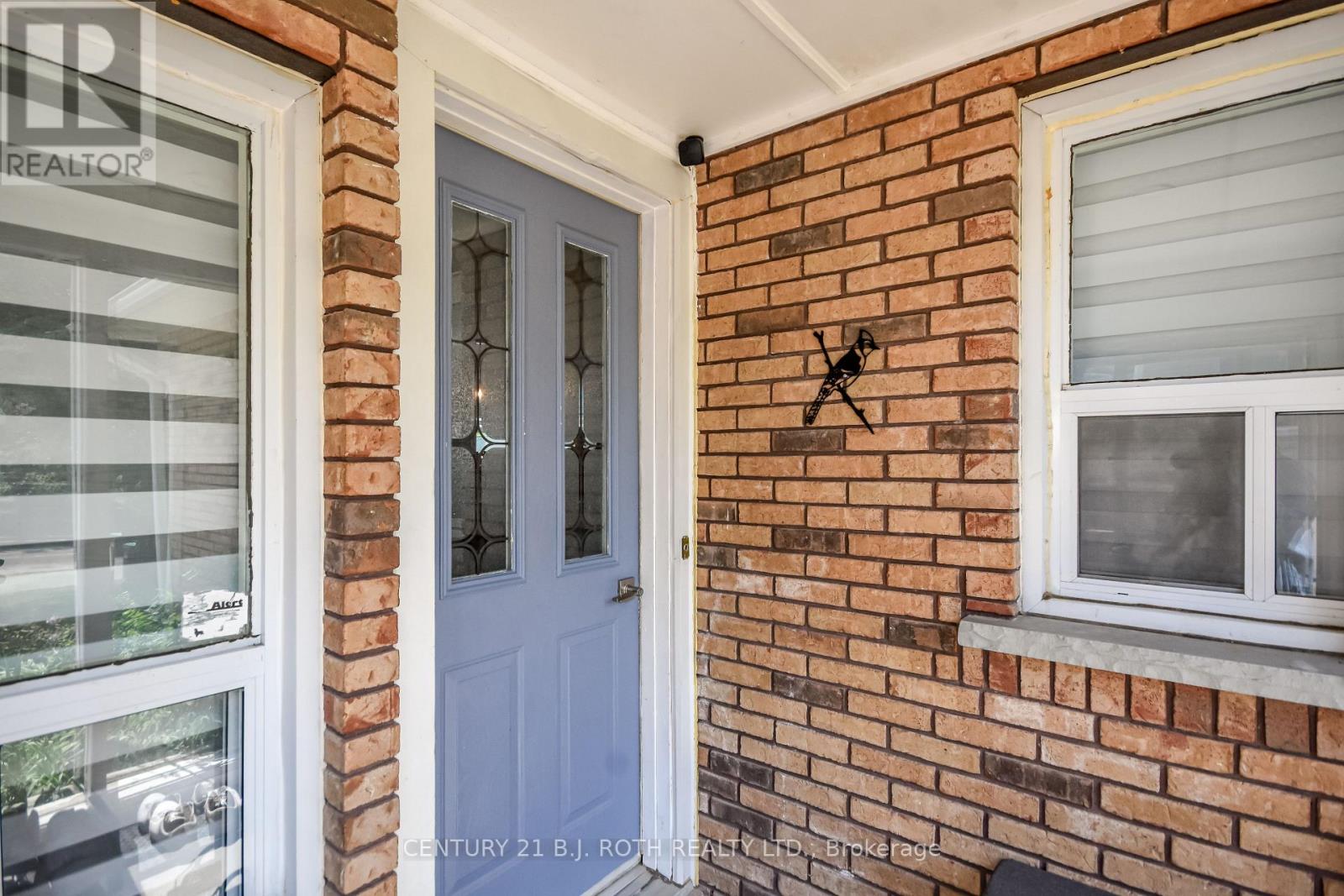 7 Wesley Street, Barrie, Ontario  L4N 2A4 - Photo 3 - S13488806