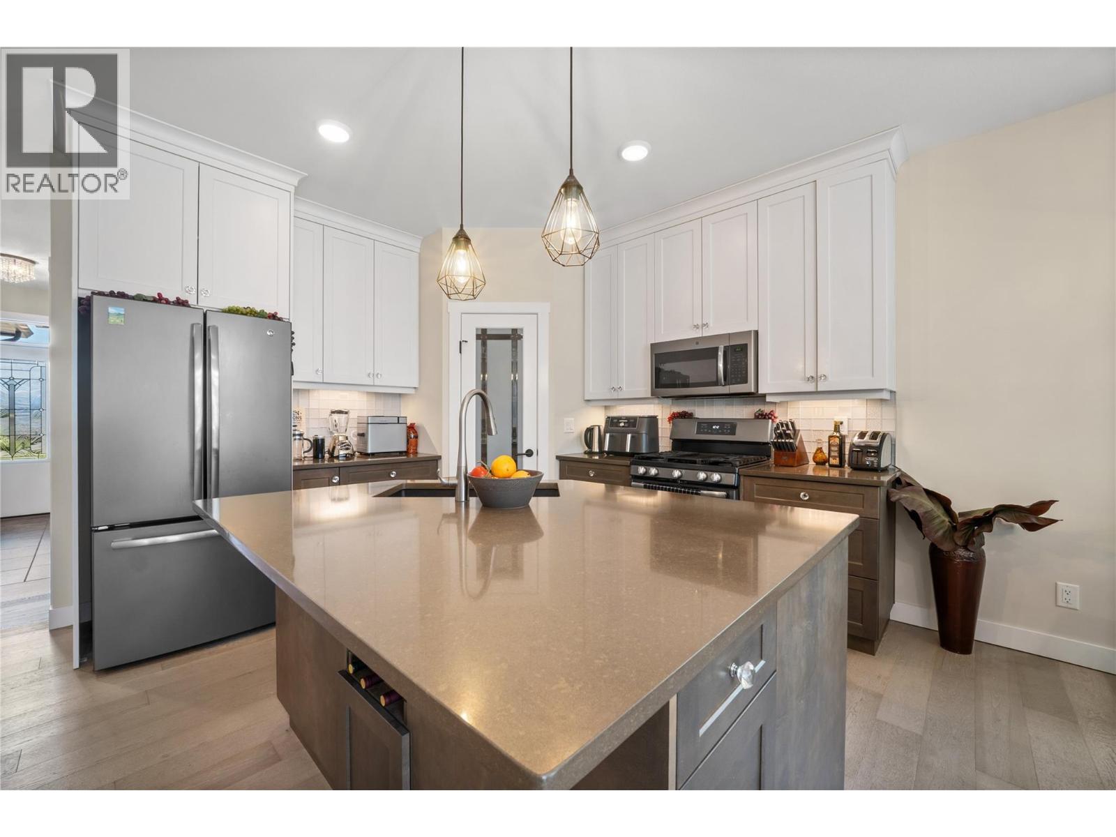 1791 10 Street SW Unit# 2, Salmon Arm, British Columbia  V1E 0E9 - Photo 4 - 10392551