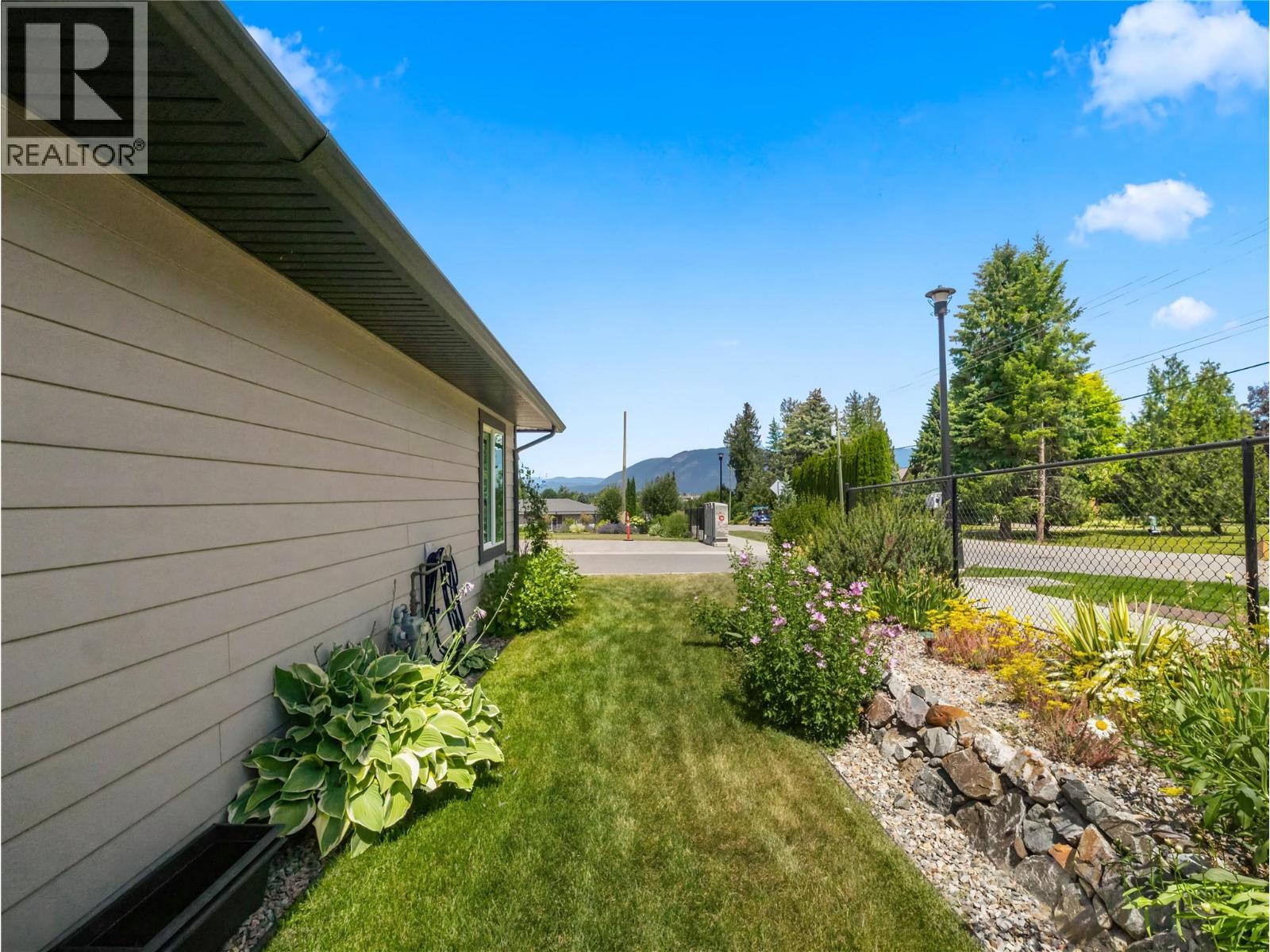 1791 10 Street SW Unit# 2, Salmon Arm, British Columbia  V1E 0E9 - Photo 37 - 10392551
