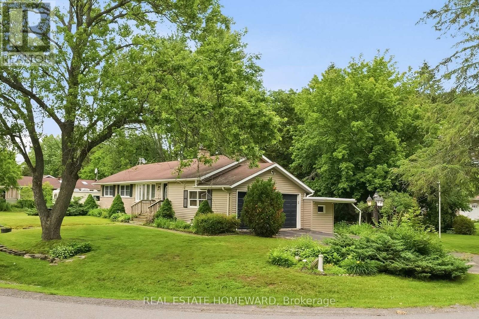 <div class="slider-price">$629,900</div><p>4 Wayne Crescent, Quinte West, Ontario</p>