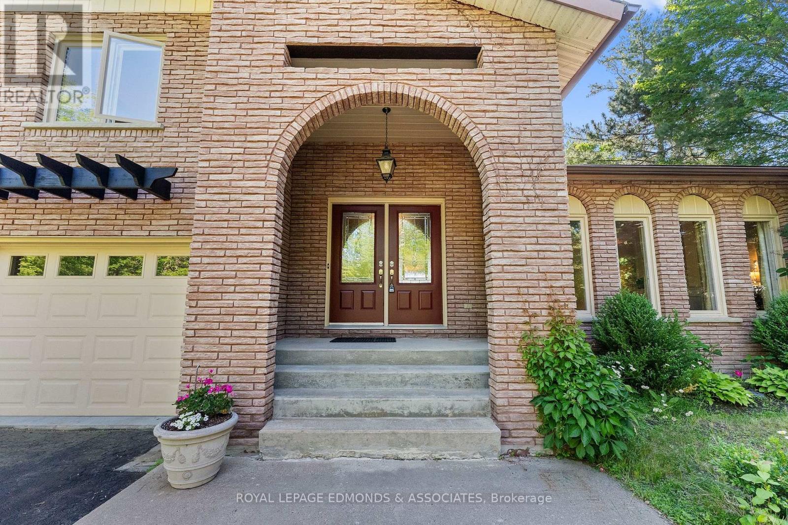 37 Selley Street, Petawawa, Ontario  K8H 3G9 - Photo 2 - X13489962