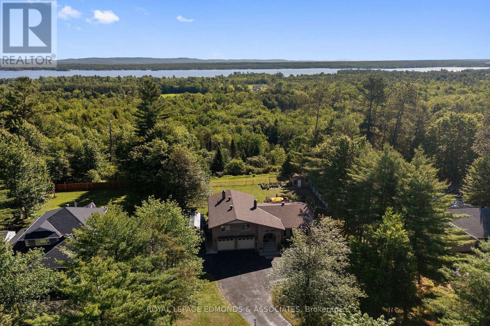 37 Selley Street, Petawawa, Ontario  K8H 3G9 - Photo 3 - X13489962