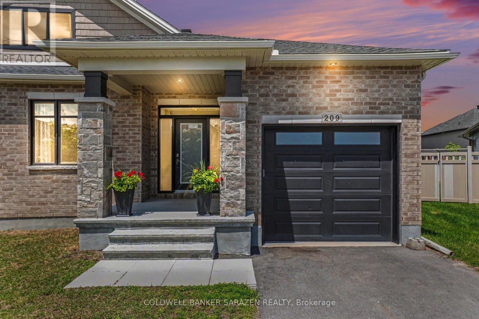 209 Mac Beattie Drive, Arnprior, Ontario  K7S 0J3 - Photo 2 - X13489732