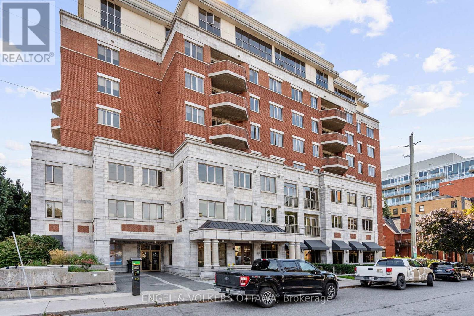 208 - 320 MCLEOD STREET, Ottawa, Ontario