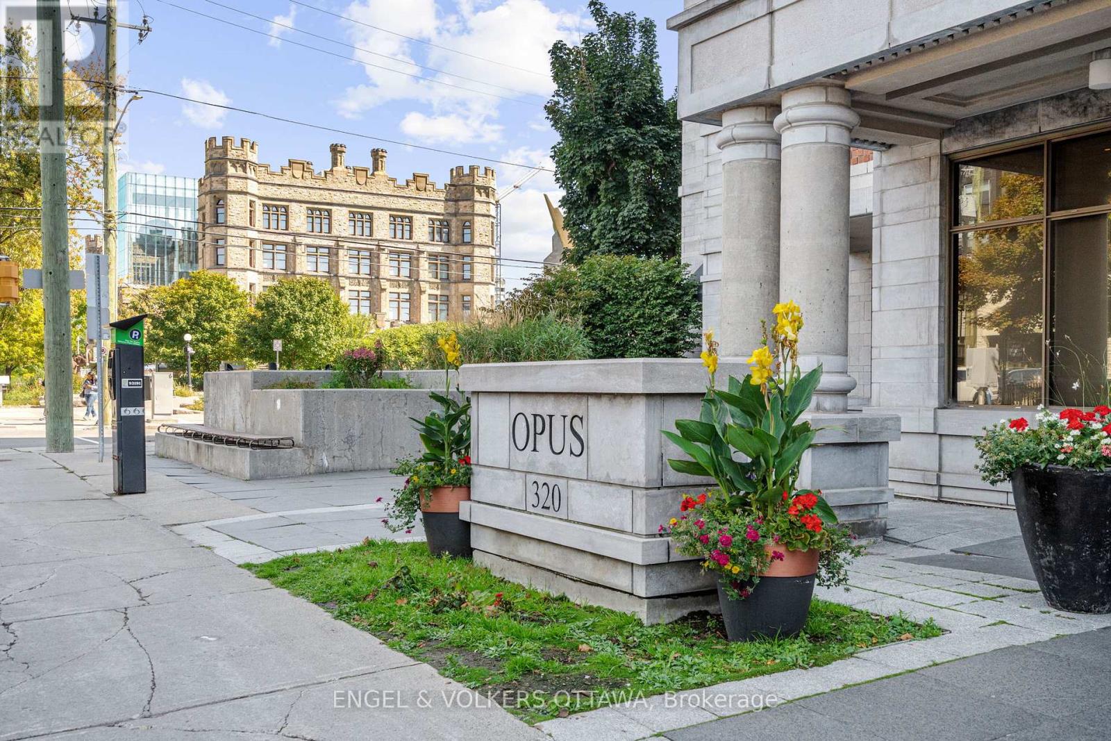 208 - 320 Mcleod Street, Ottawa, Ontario  K2P 1A3 - Photo 3 - X13489934