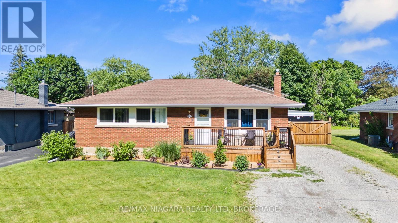 550 Lloyd Avenue, Welland, Ontario  L3C 2Z6 - Photo 2 - X13489904