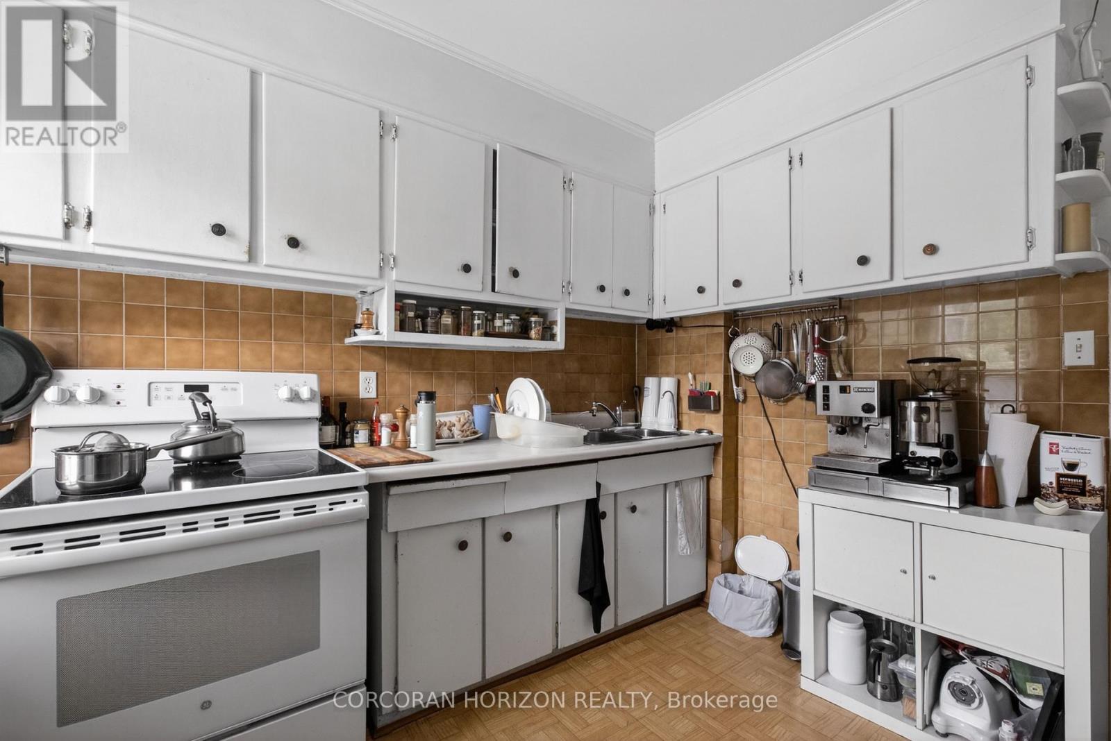 355 Parkside Drive, Toronto, Ontario  M6R 2Z4 - Photo 15 - W13487692