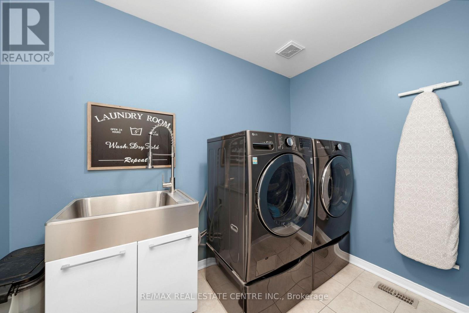 27 Milfoil Street, Halton Hills, Ontario  L7G 6M5 - Photo 10 - W13488120