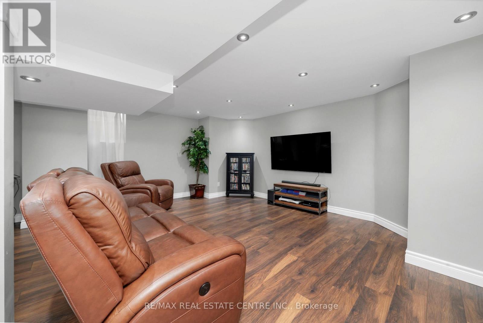 27 Milfoil Street, Halton Hills, Ontario  L7G 6M5 - Photo 17 - W13488120