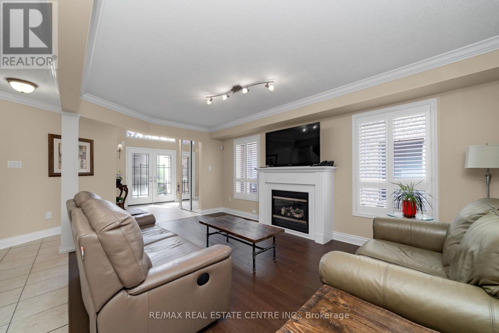 27 Milfoil Street, Halton Hills, Ontario  L7G 6M5 - Photo 5 - W13488120