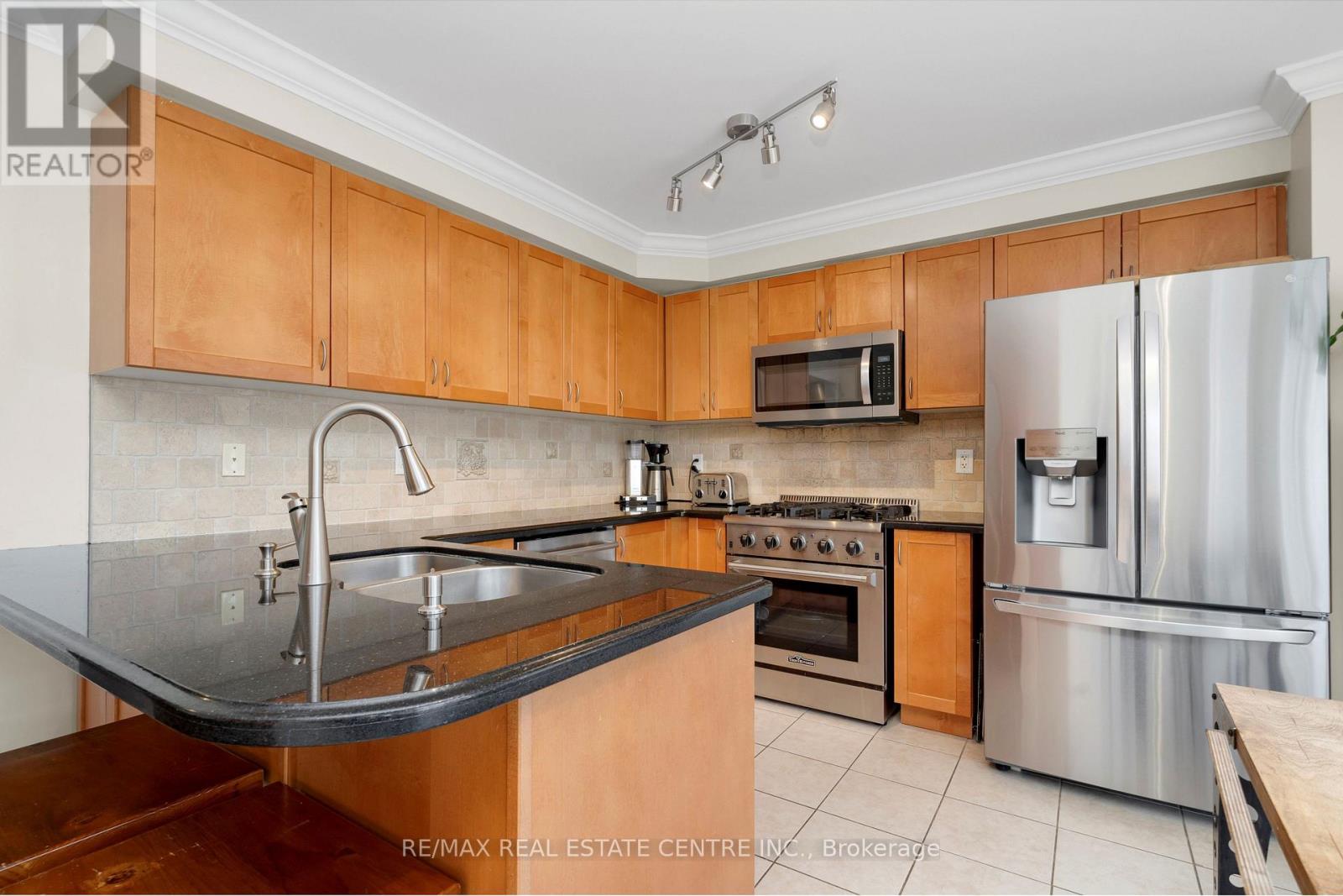 27 Milfoil Street, Halton Hills, Ontario  L7G 6M5 - Photo 8 - W13488120