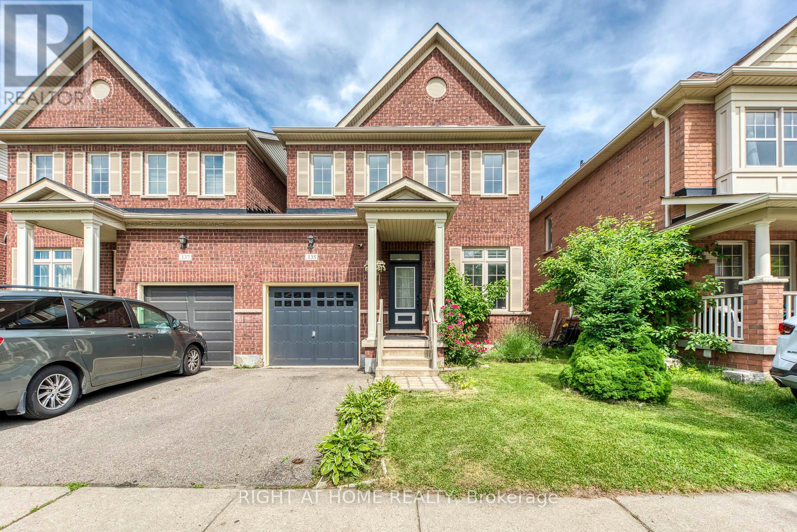 135 HOLMES CRESCENT, Milton, Ontario