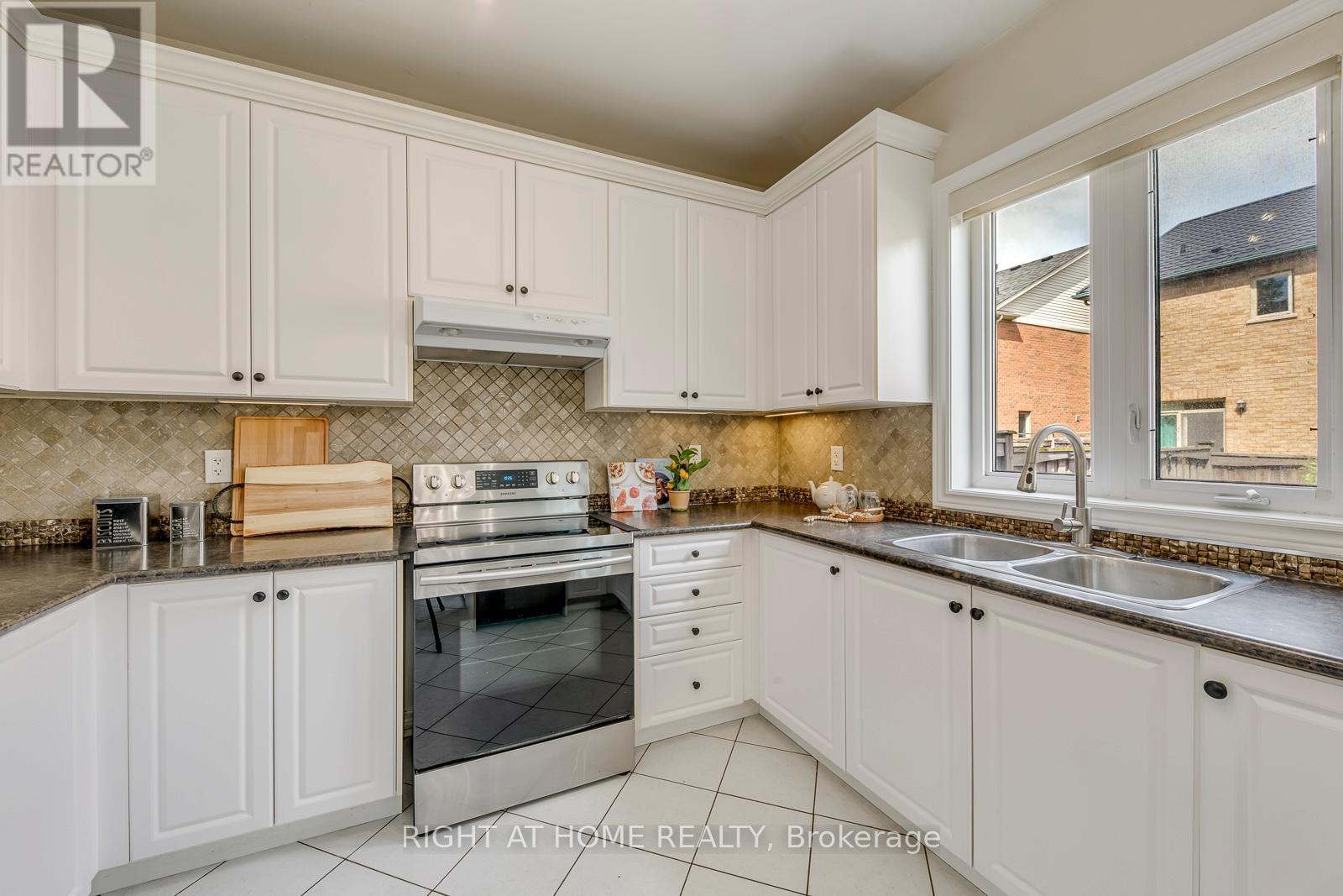 135 Holmes Crescent, Milton, Ontario  L9T 0V9 - Photo 16 - W13488138