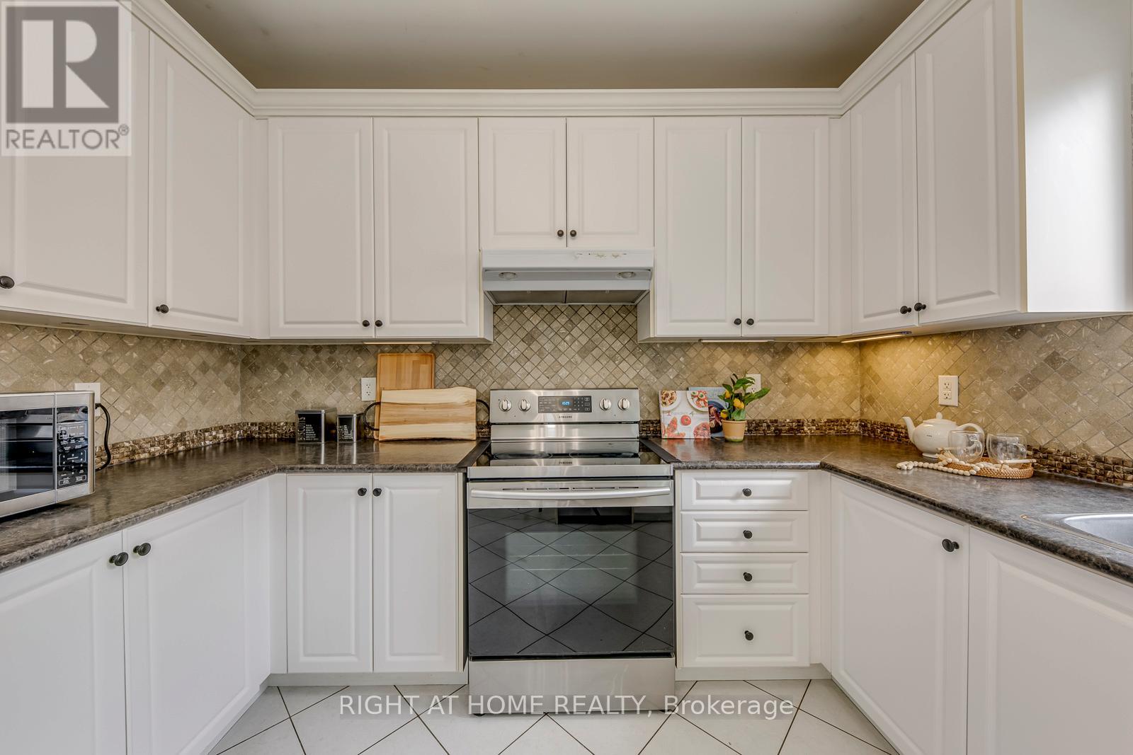135 Holmes Crescent, Milton, Ontario  L9T 0V9 - Photo 19 - W13488138
