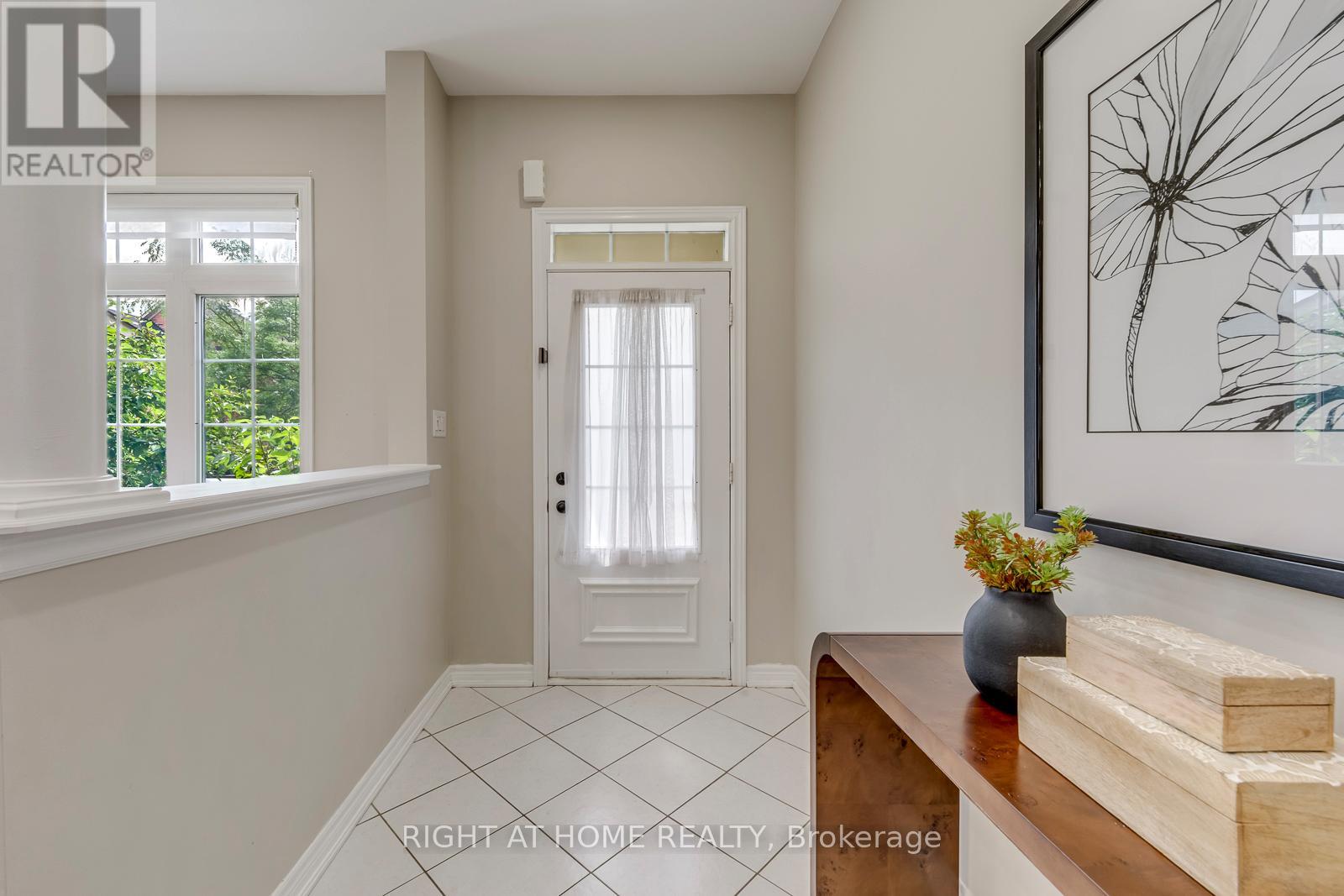135 Holmes Crescent, Milton, Ontario  L9T 0V9 - Photo 2 - W13488138
