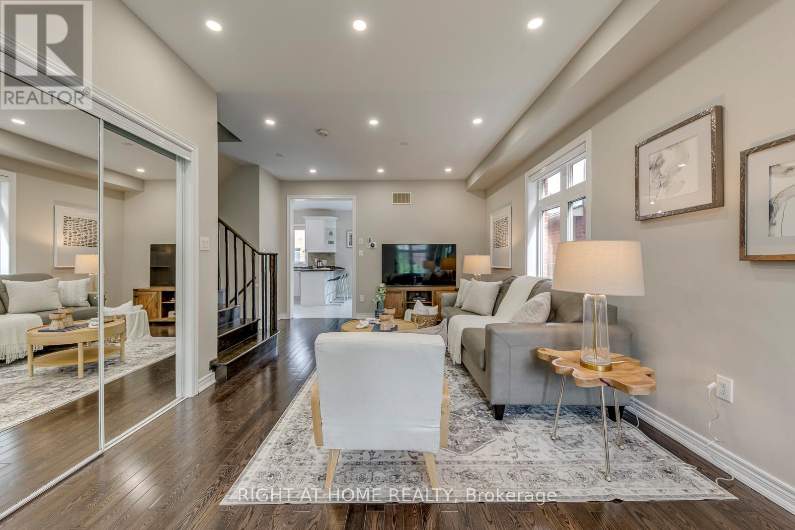 135 Holmes Crescent, Milton, Ontario  L9T 0V9 - Photo 6 - W13488138