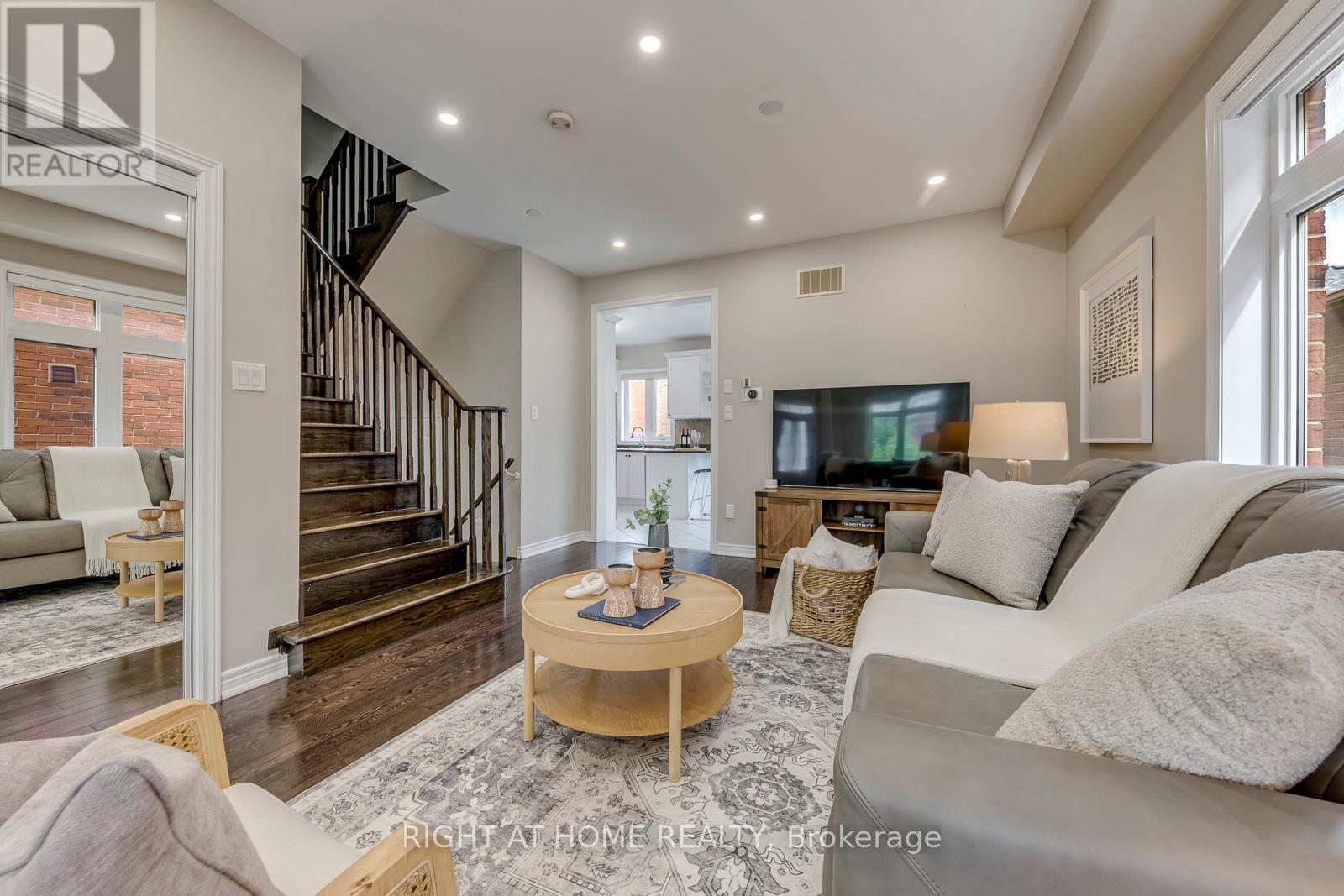 135 Holmes Crescent, Milton, Ontario  L9T 0V9 - Photo 8 - W13488138