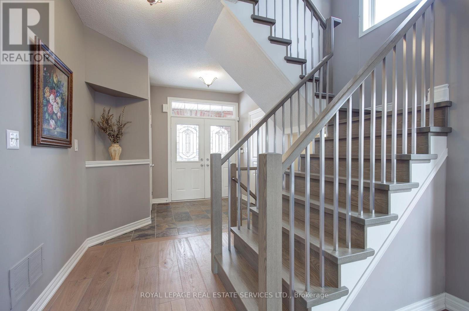 2275 Littondale Lane, Oakville, Ontario  L6M 0A6 - Photo 5 - W13488356