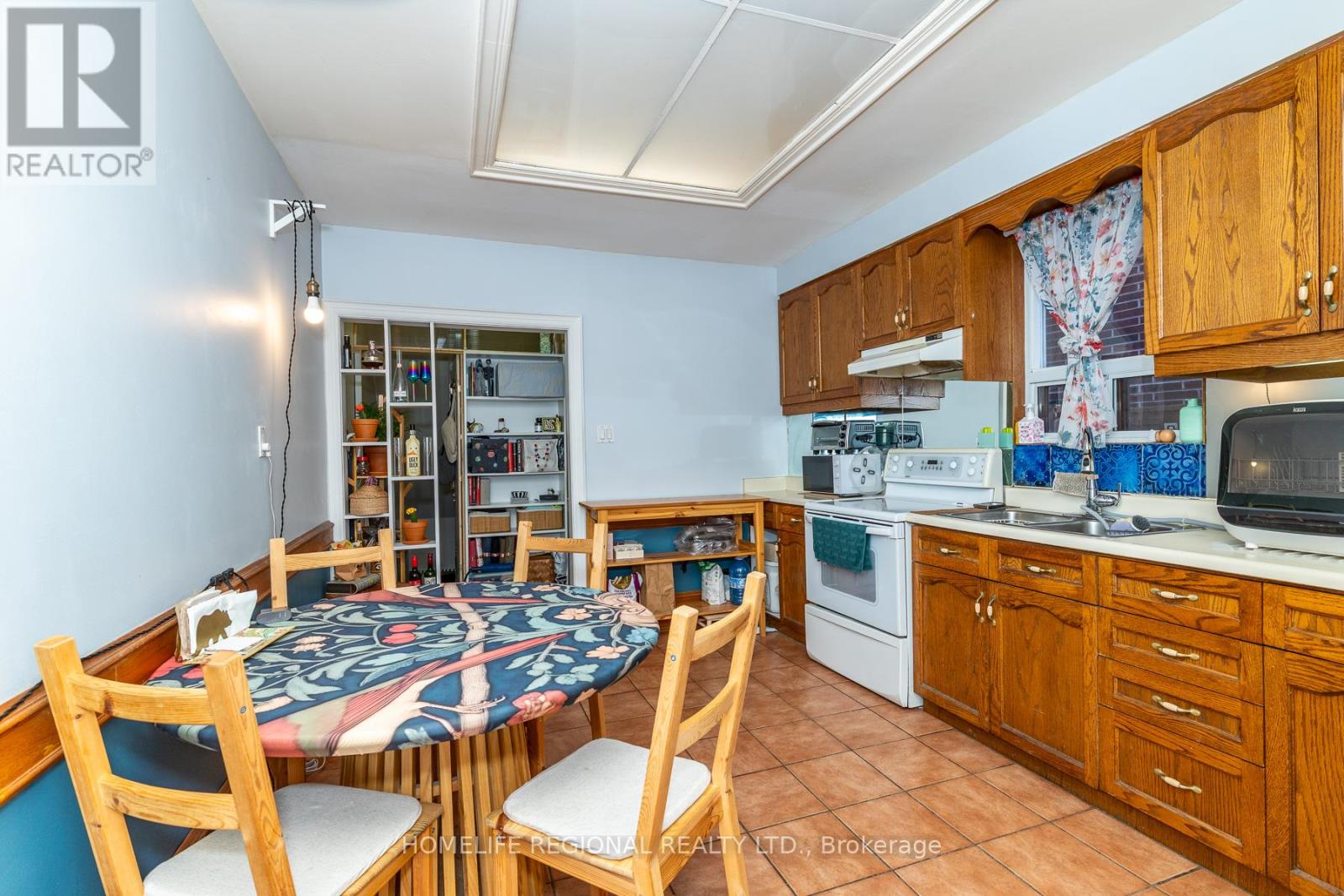 122 Emerson Avenue, Toronto, Ontario  M6H 3T1 - Photo 10 - W13488592