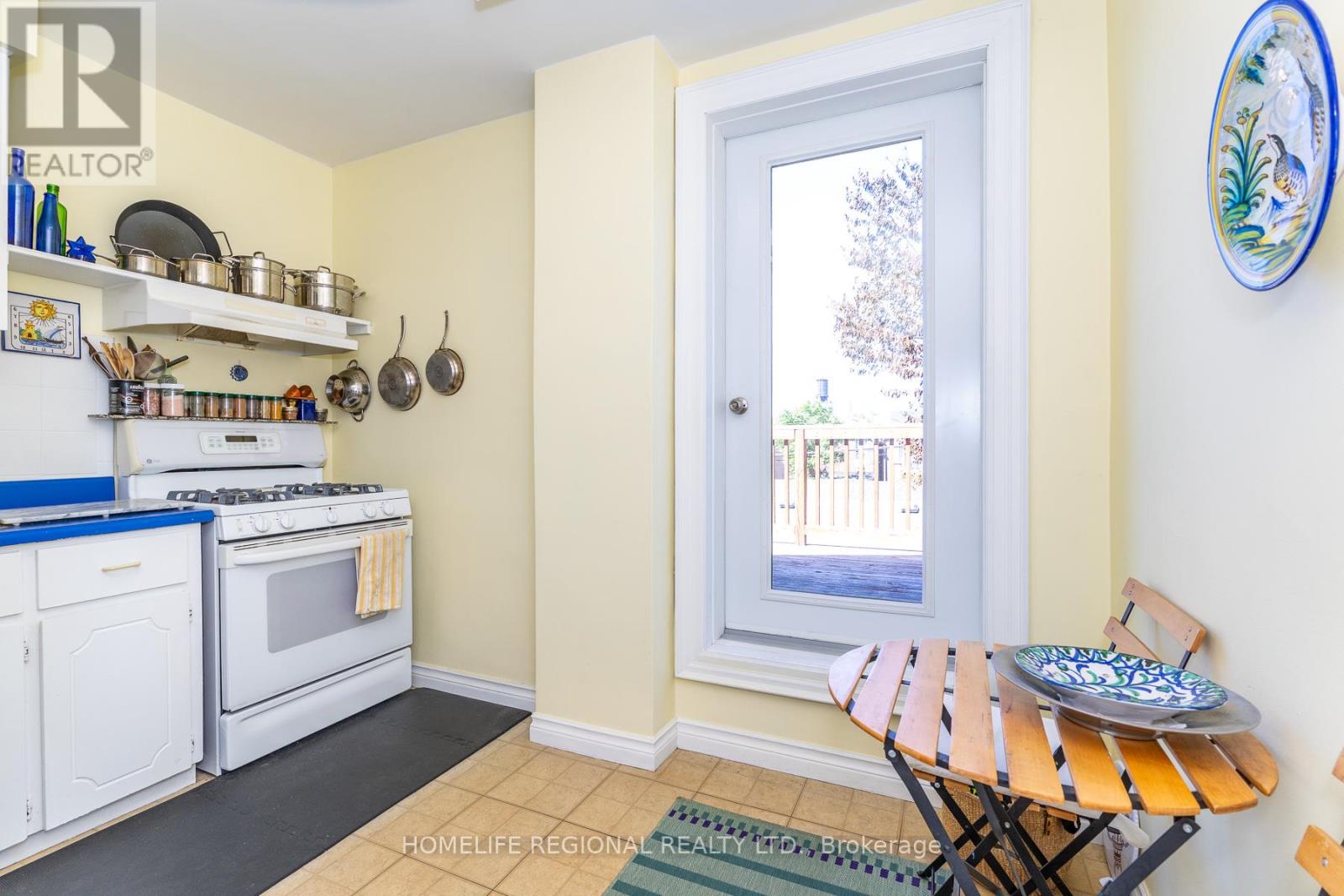 122 Emerson Avenue, Toronto, Ontario  M6H 3T1 - Photo 18 - W13488592
