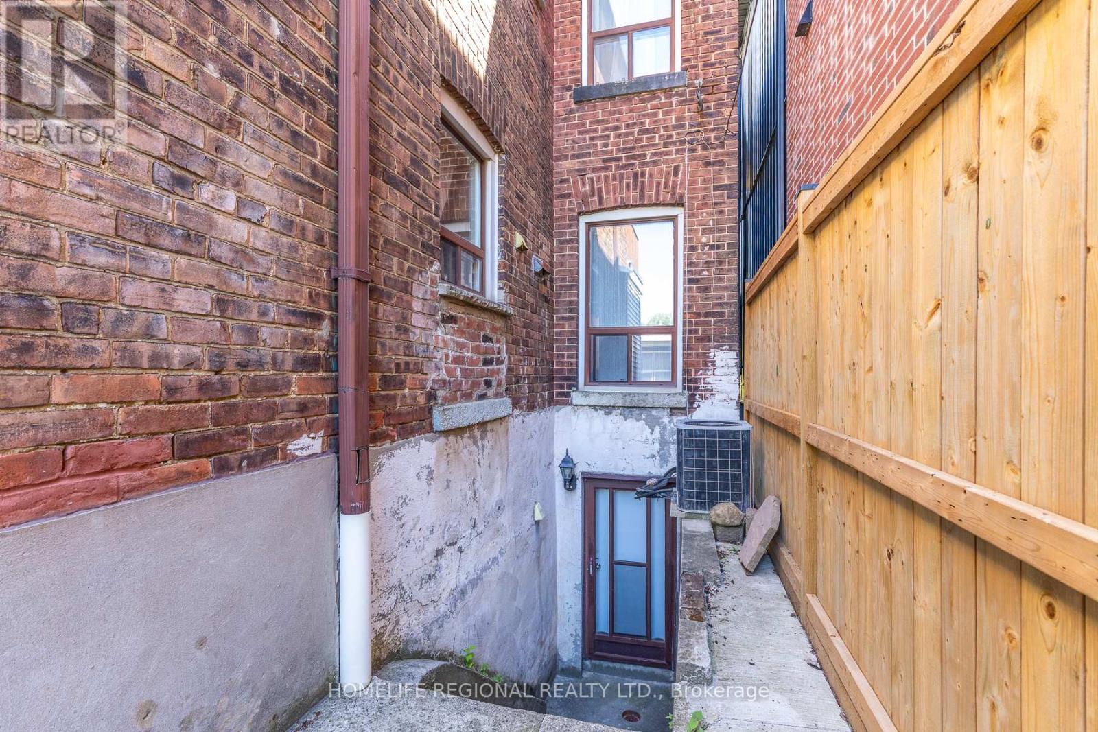 122 Emerson Avenue, Toronto, Ontario  M6H 3T1 - Photo 44 - W13488592