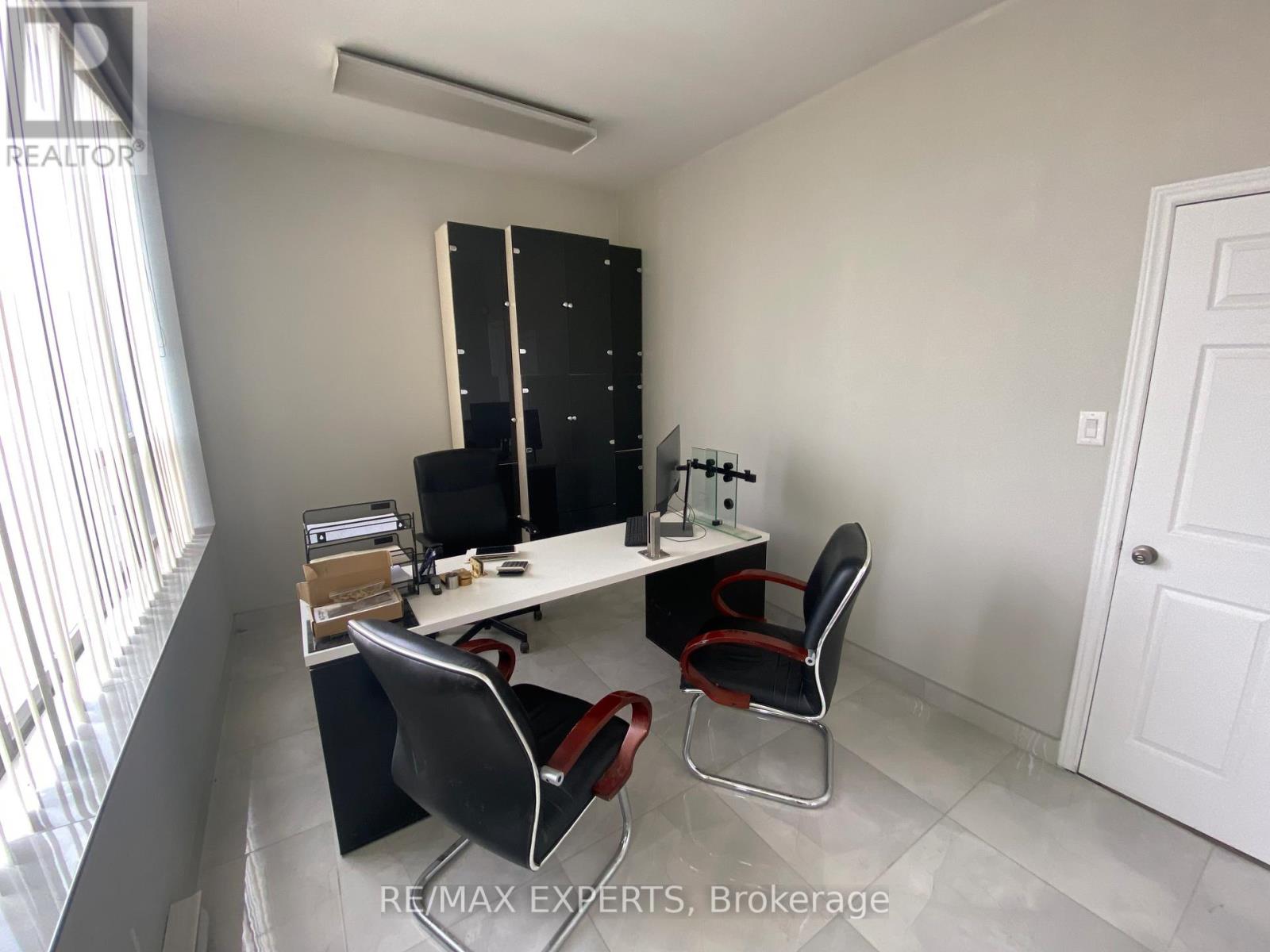 8 - 9198 Netherart Road E, Mississauga, Ontario  L5T 2G7 - Photo 2 - W13488766