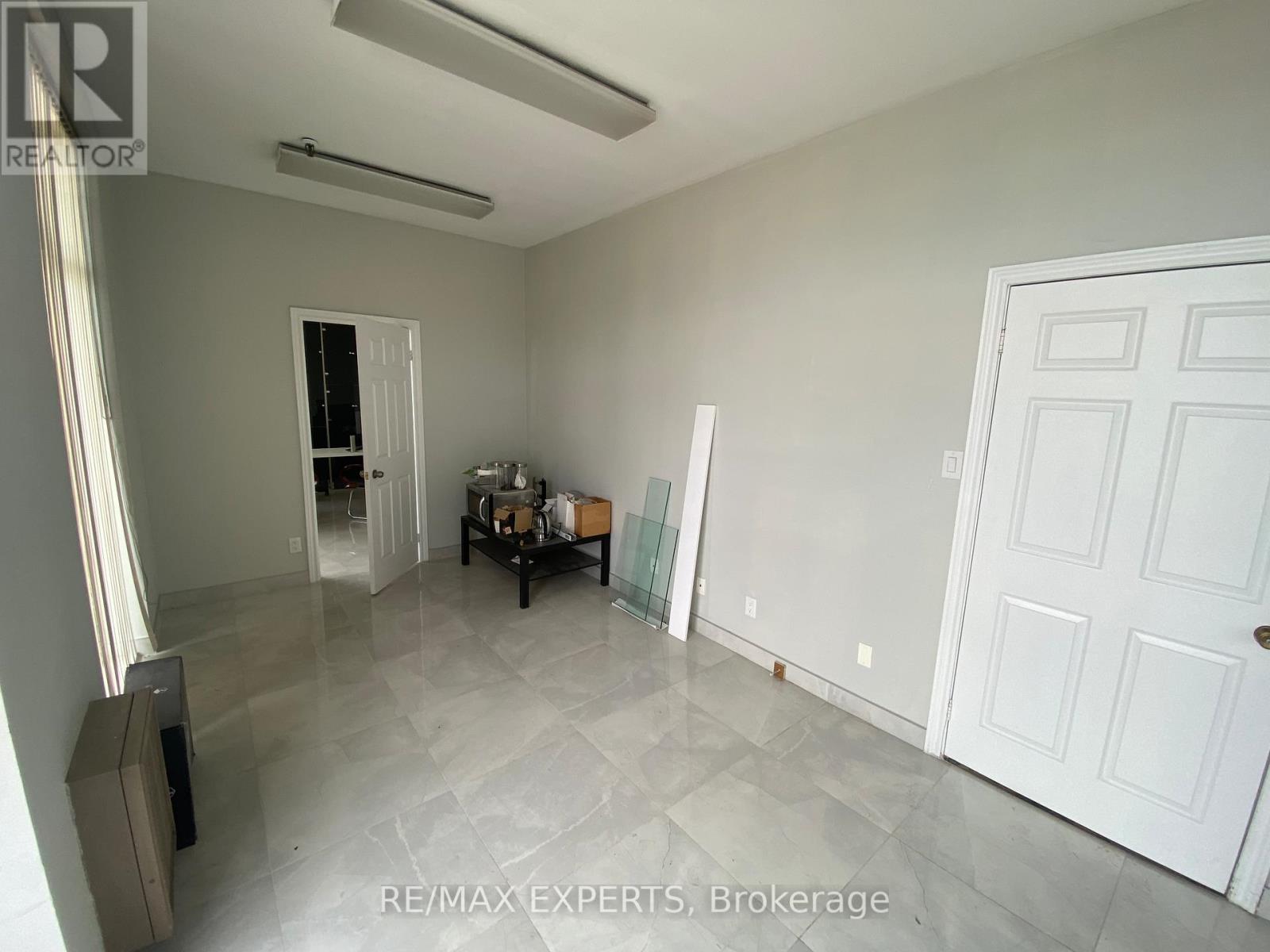 8 - 9198 Netherart Road E, Mississauga, Ontario  L5T 2G7 - Photo 4 - W13488766
