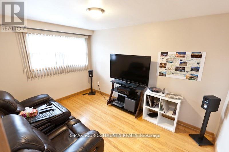 8 Stanwood Crescent, Toronto, Ontario  M9M 1Z9 - Photo 8 - W13489036