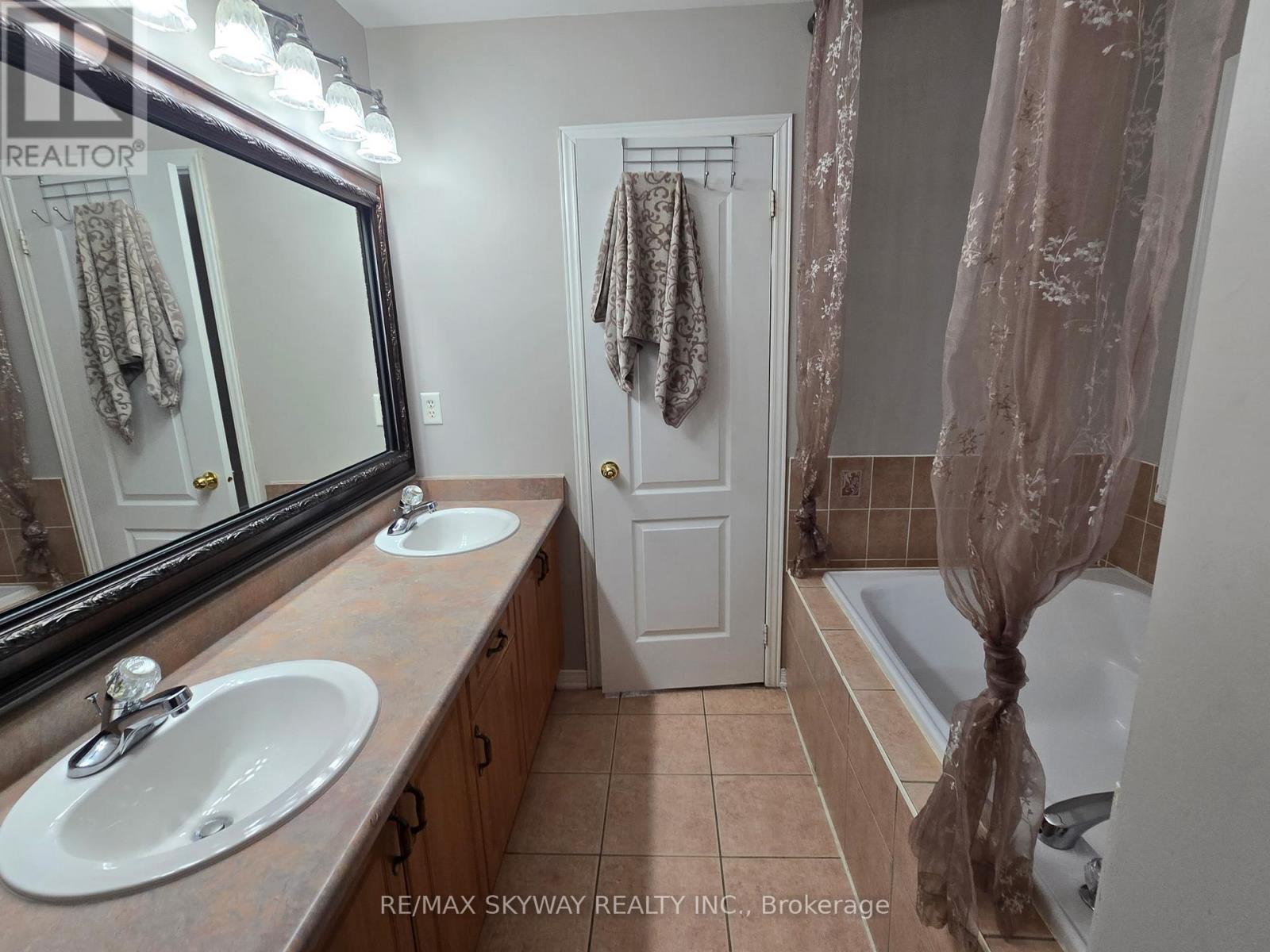 38 Egypt Drive, Brampton, Ontario  L6R 2V2 - Photo 17 - W13489110