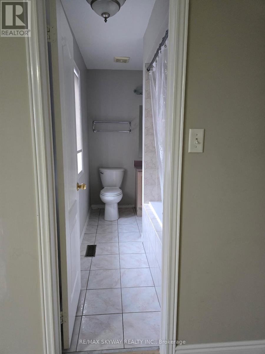 38 Egypt Drive, Brampton, Ontario  L6R 2V2 - Photo 7 - W13489110