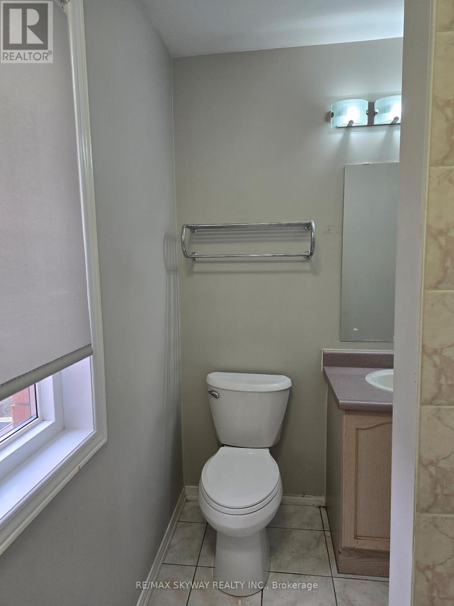 38 Egypt Drive, Brampton, Ontario  L6R 2V2 - Photo 8 - W13489110