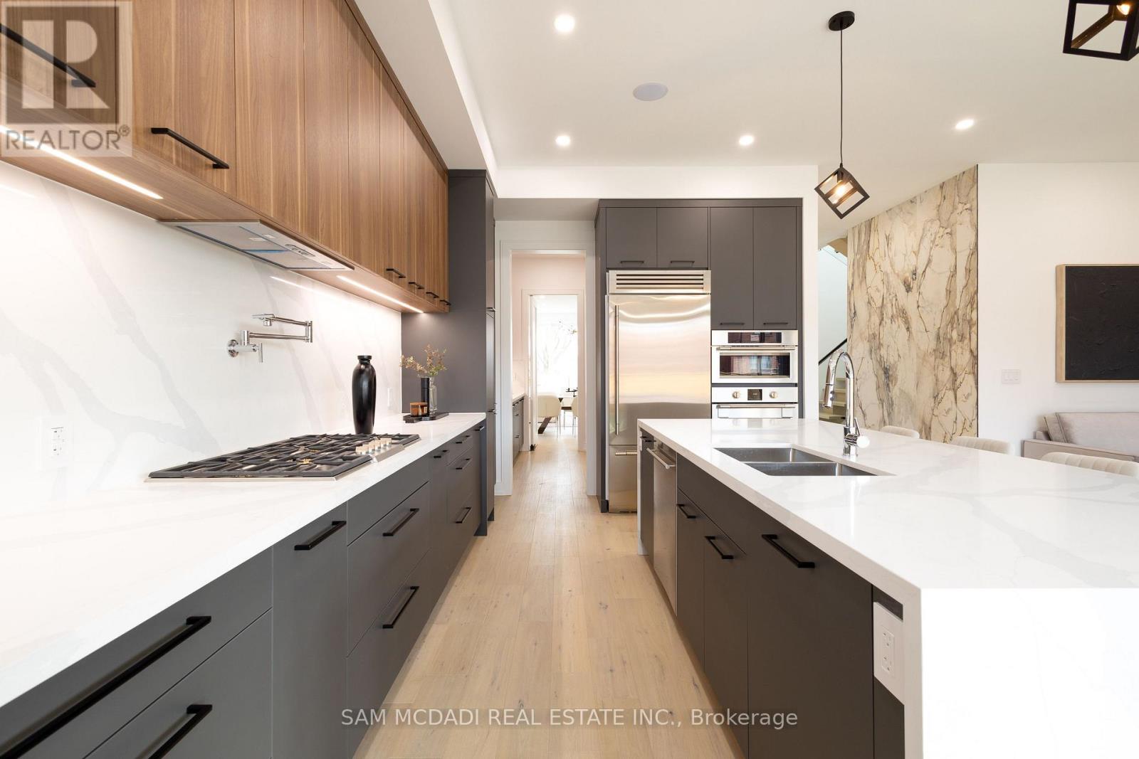 24 Twenty First Street, Toronto, Ontario  M8V 3L7 - Photo 10 - W13489114